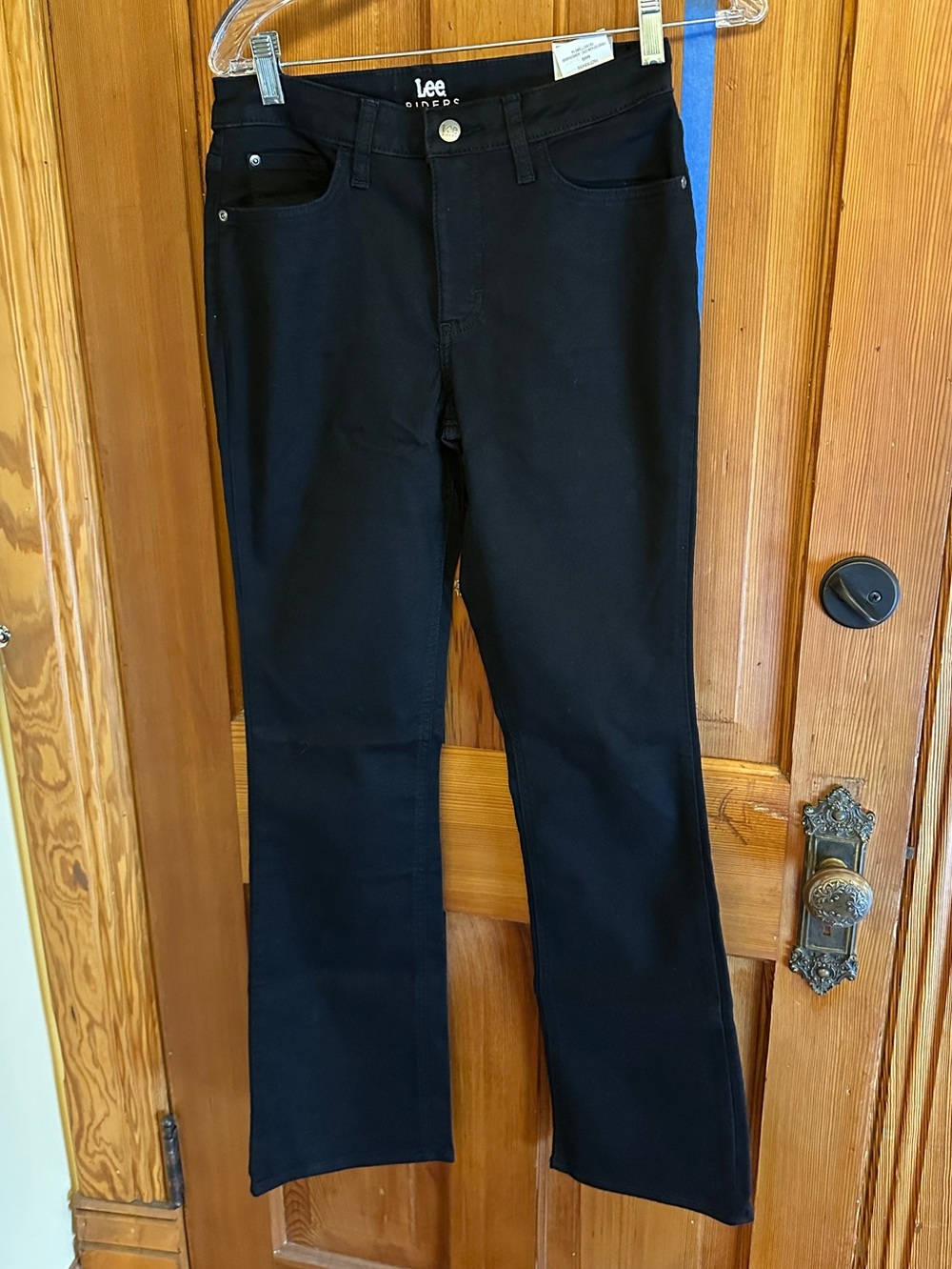 NEW Lee riders women’s Black Bootcut stretch Jeans - 6 average